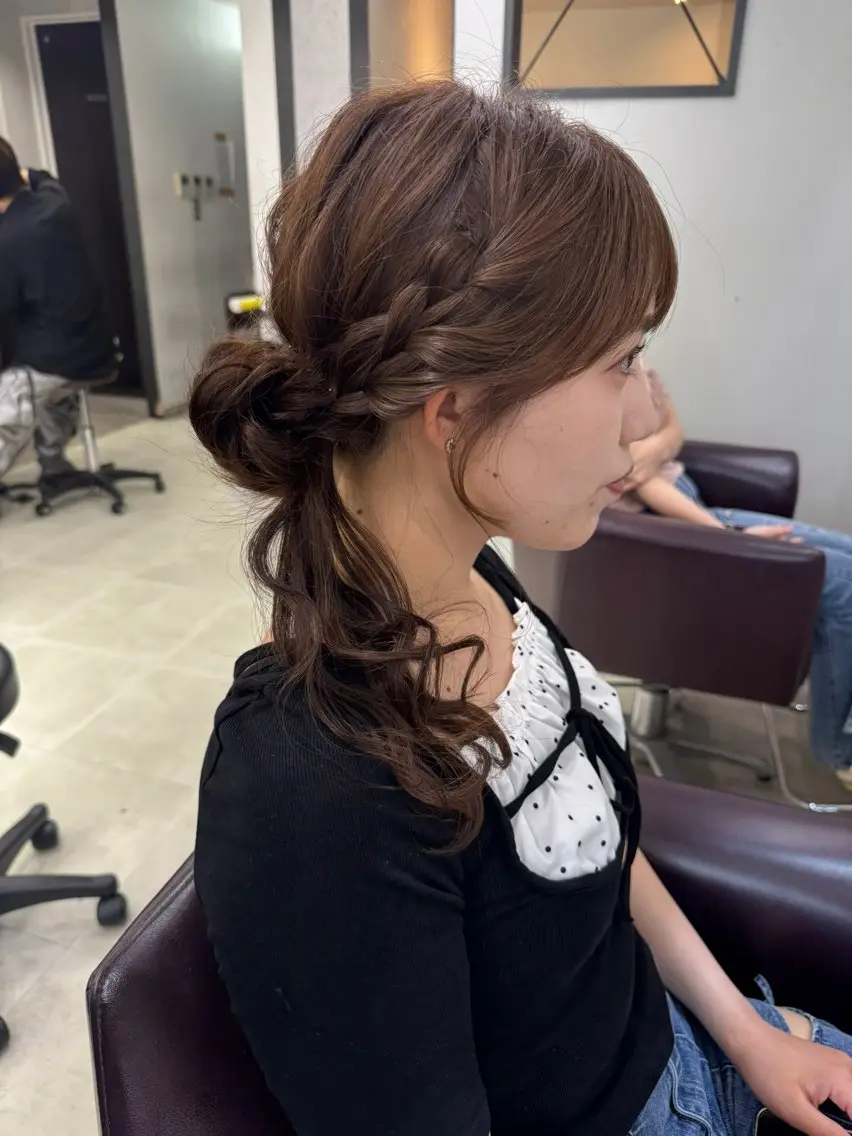 ミディアム ヘアアレンジ 透明感/オリーブ ハイトーン×レイヤーのヘアスタイル