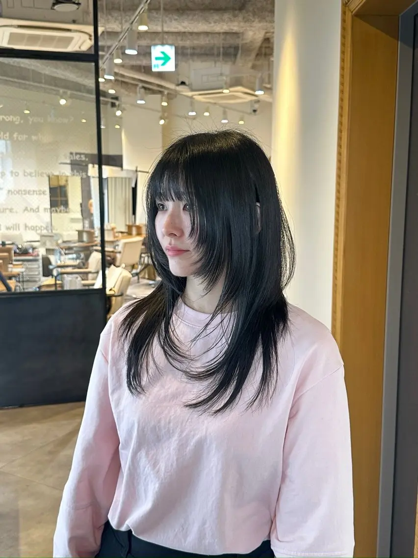 ミディアム ボブ くびれヘア 顔まわりレイヤー 顔周りカット ハッシュカット カット トリートメント 大阪ウルフカット ハッシュカットのヘアスタイル