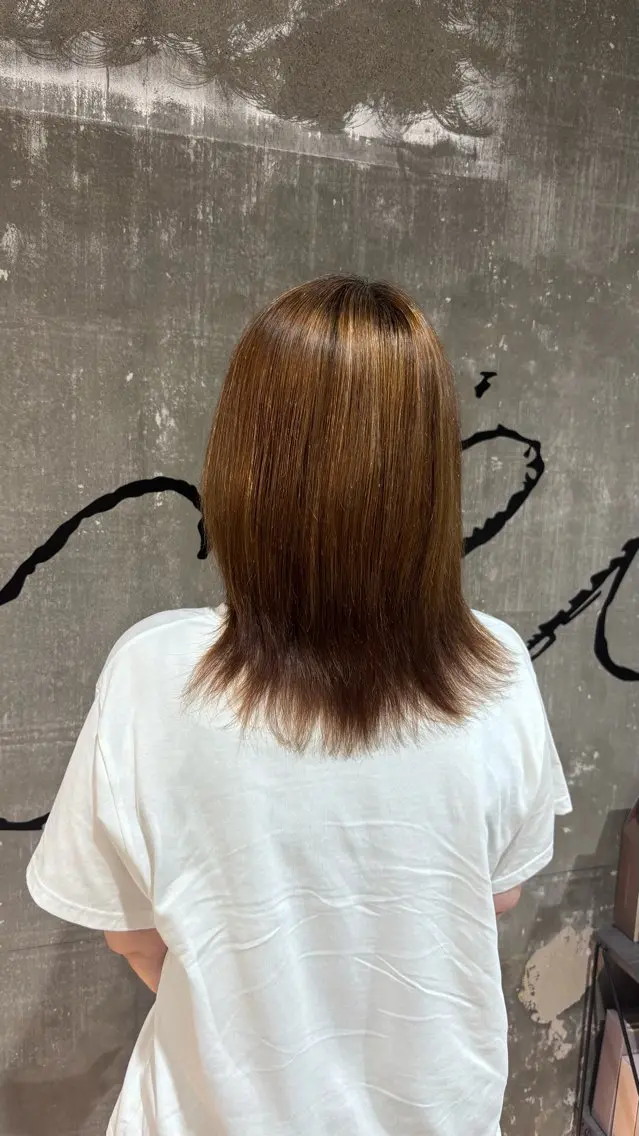 ミディアム 縮毛矯正 𝐇𝐈𝐑𝐀 𝐘𝐀𝐌𝐀のヘアスタイル