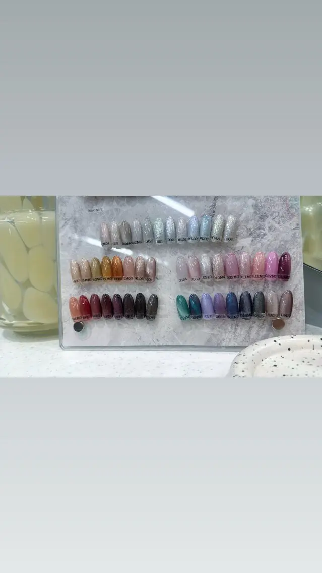 ネイル キラキラネイル マグネットネイル ハンドネイル よこやま🐩💭 eight nailのネイルデザイン
