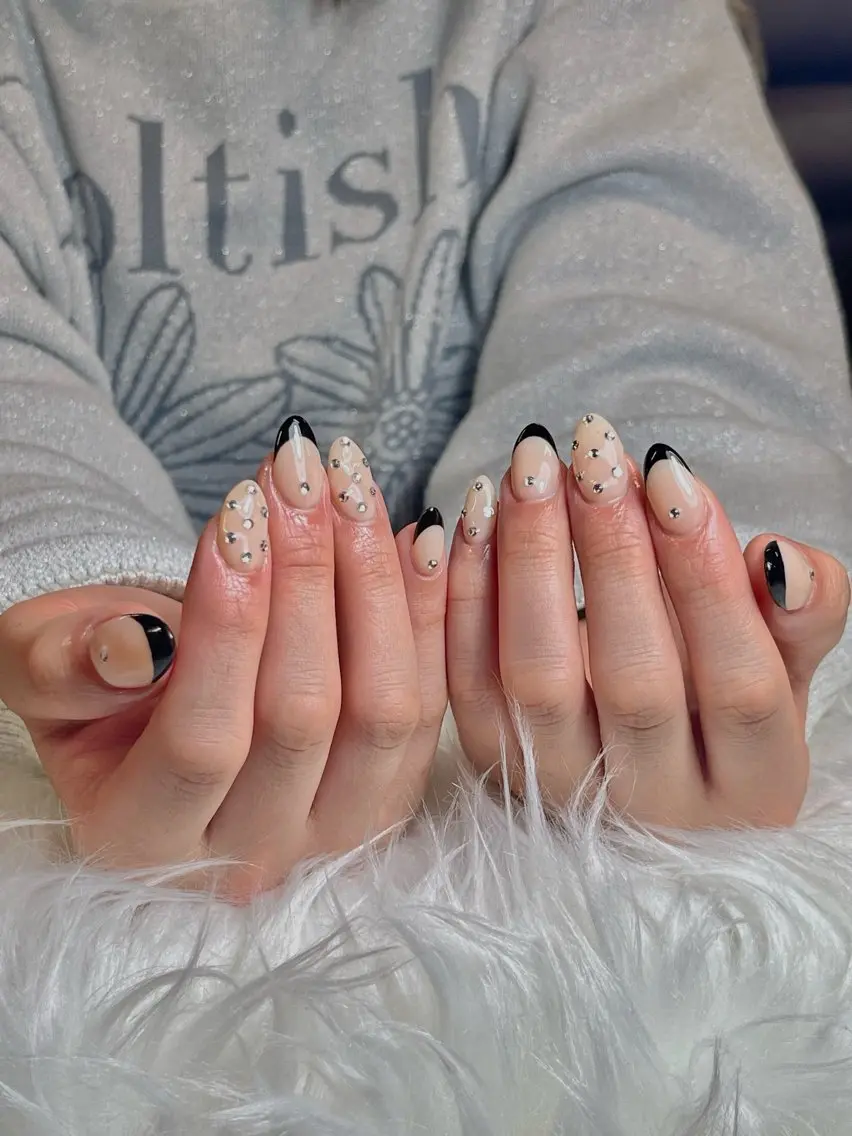 ネイル フレンチネイル ジェルネイル マグネットネイル 持ち込み ニュアンスネイル NiJi Nailsのネイルデザイン