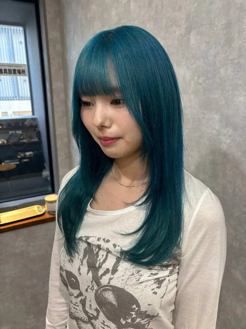 セミロング カラー カット ヘアカラー トリートメント 🌐NATSUMI 🌐【寒色カラー】のヘアスタイル