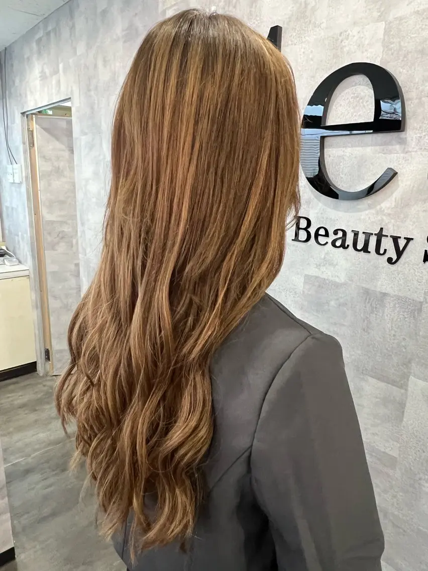 ロング 岡田 麗華のヘアスタイル