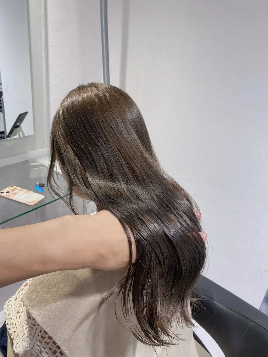 セミロング カラー センターパート特化 井上健太のヘアスタイル