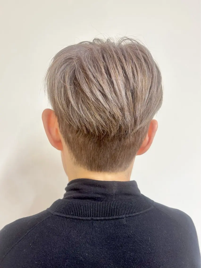 ショート カラー 古川 琴美のヘアスタイル