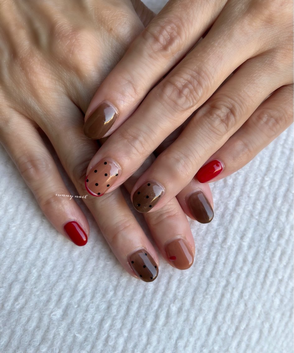 ネイル ブラウン ドット ジェルネイル ゴールド ニュアンスネイル sunny nailのネイルデザイン