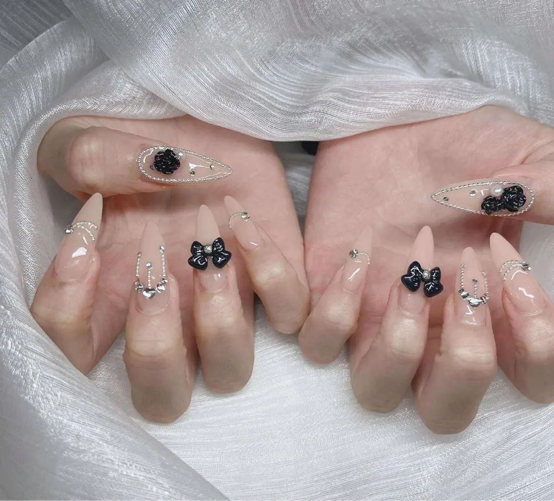 ネイル 長さ出し グラデーション 卒業式 キラキラネイル マグネットネイル ハンドネイル Lee Nailsのネイルデザイン