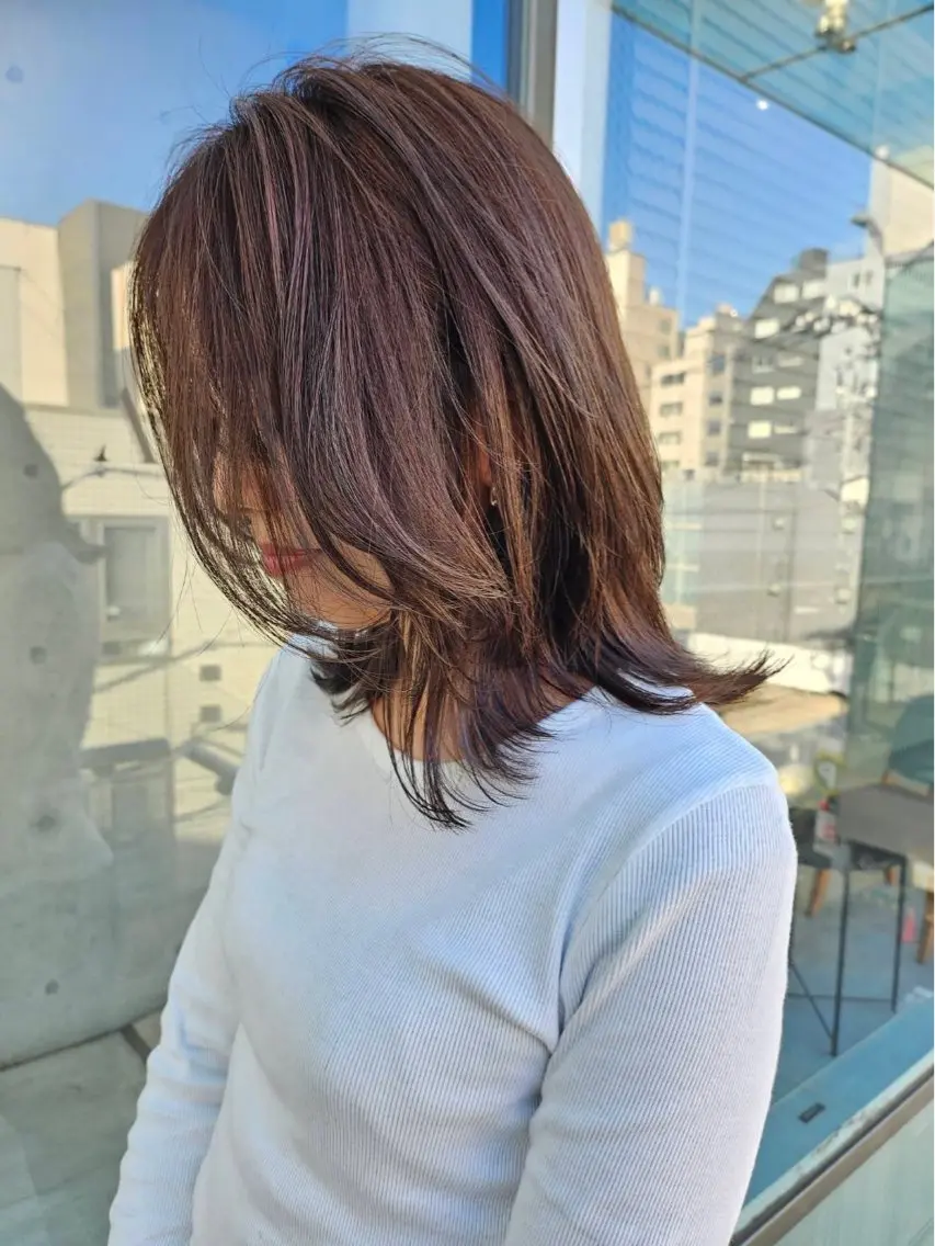 ミディアム カラー パーマ グレージュ カット ヘアカラー トリートメント 【銀座】艶髪/上品な カラー特化/涼/駅近のヘアスタイル