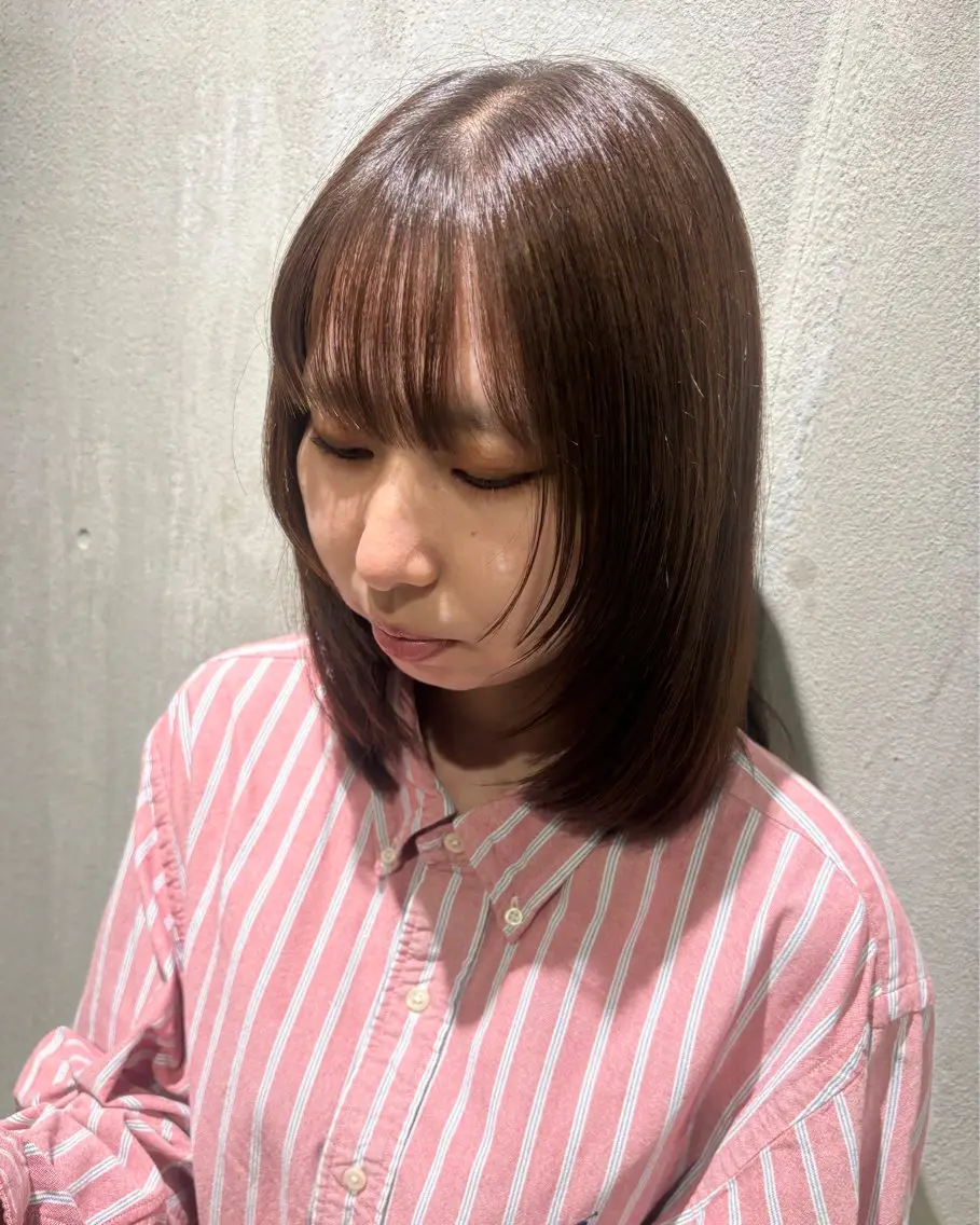 ミディアム カラー 顔まわりレイヤー 顔周りカット レイヤーカット 小木曽 里華のヘアスタイル