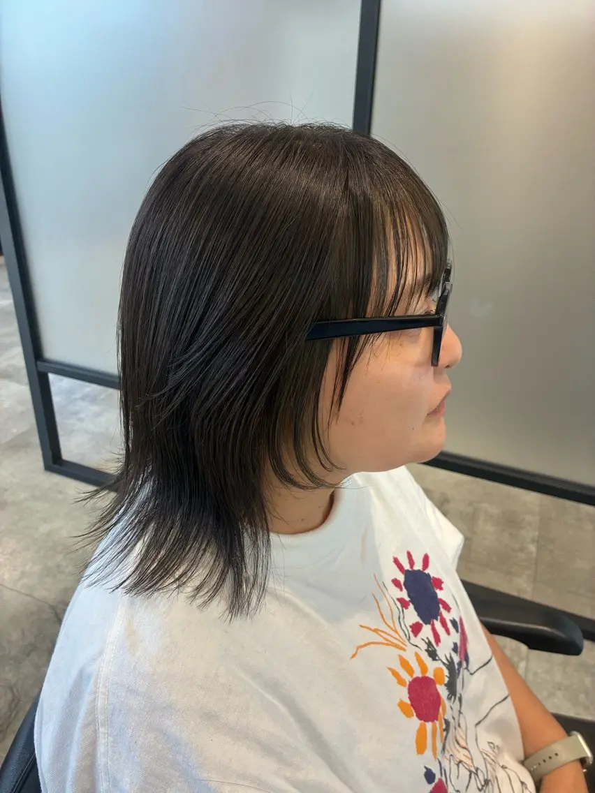 ミディアム カラー グレージュ オリーブグレージュ オリーブグレー レイヤーカット カット ヘアカラー トリートメント 池袋 半個室 大人女性ヘアのヘアスタイル