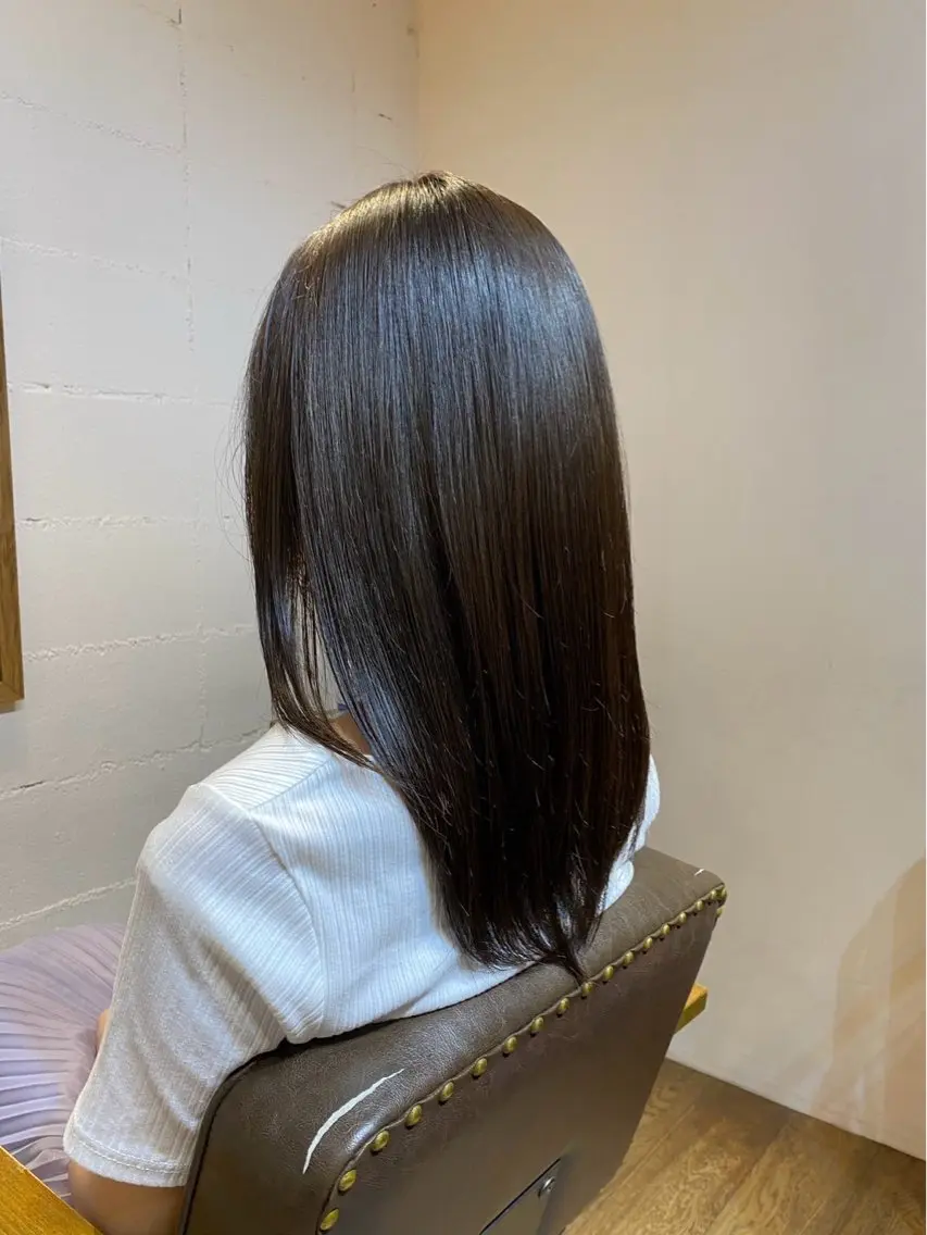 ミディアム アッシュ 上野 めぐのヘアスタイル
