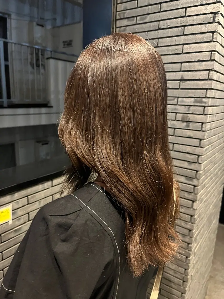 ロング カラー グレージュ オリーブグレージュ オリーブグレー ヘアカラー あかね 髪質改善ストレートのヘアスタイル