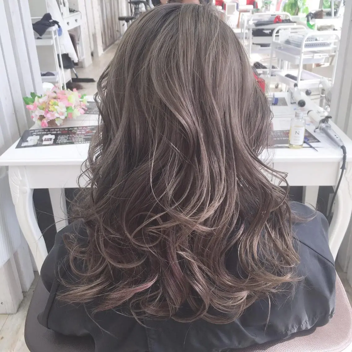 ロング カラー ブリーチ グレージュ ハイライト/インナー /ブリーチ/レイヤーのヘアスタイル