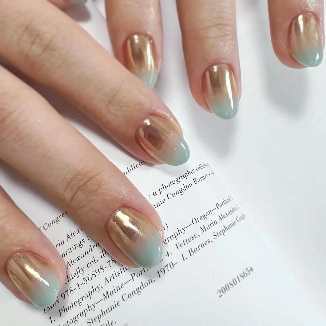 ネイル ブルー グラデーション ミラーネイル 春ネイル ハンドネイル pointillé .ayaのネイルデザイン