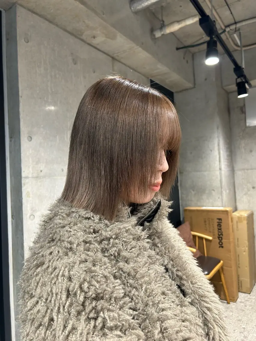 カラー グレージュ ミルクティーグレージュ 🍎ブリーチカラー 🍎KUREA🍎のヘアスタイル