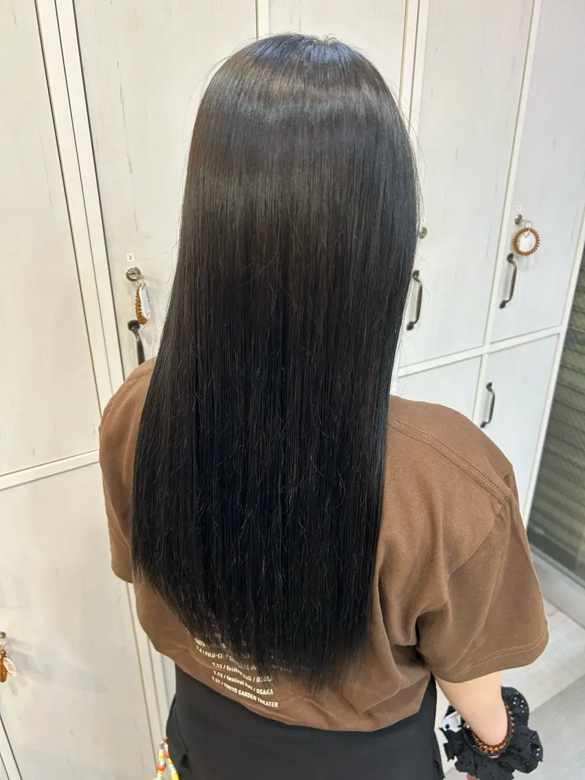 ロング カラー ブルーカラー ネイビーカラー 伊藤 愛理のヘアスタイル