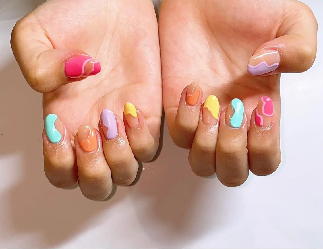 ネイル ハンドネイル VIERU 🌈🎀💖のネイルデザイン