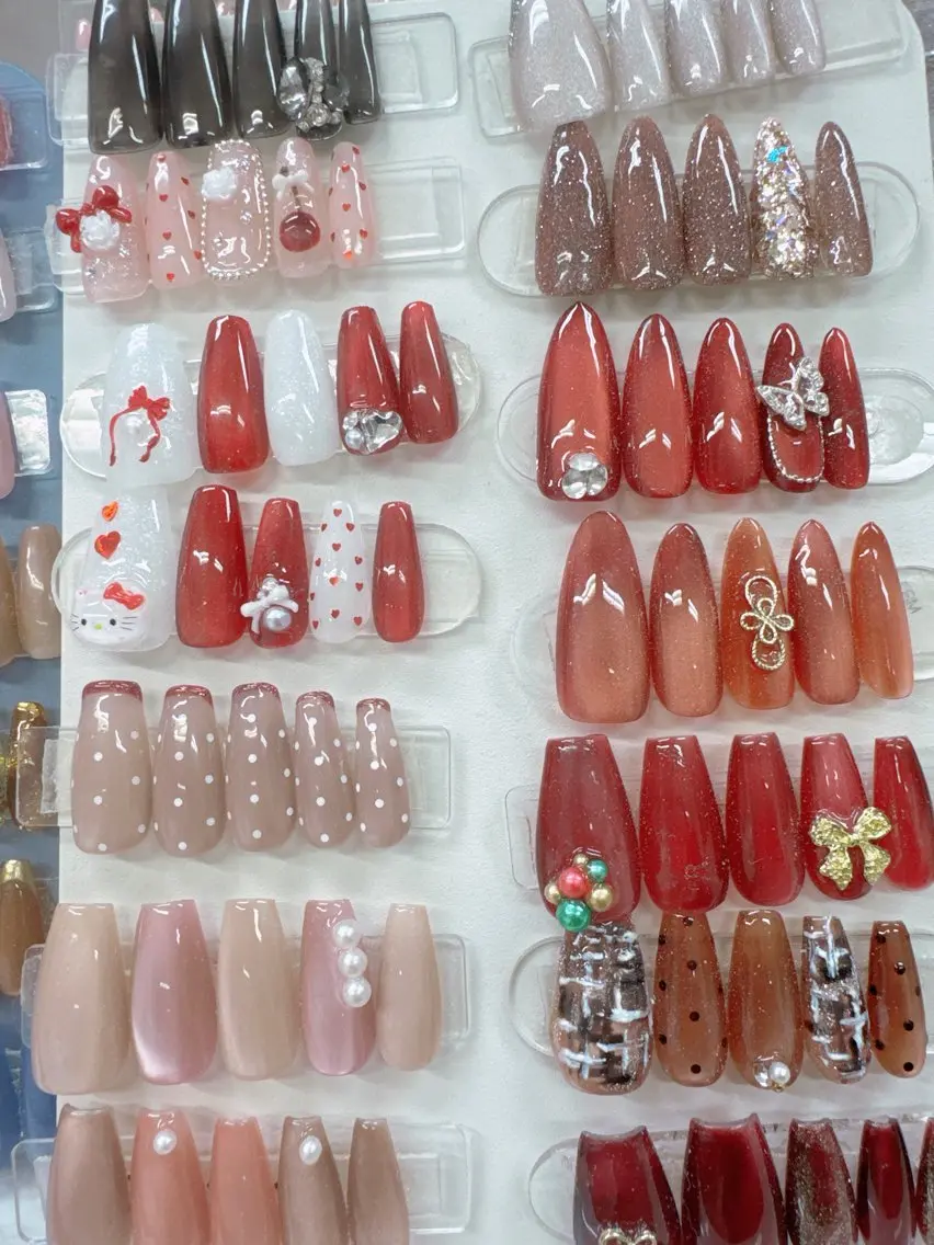 ネイル フレンチネイル ジェルネイル ガラスフレンチ キラキラネイル ロングネイル Queeens nailのネイルデザイン