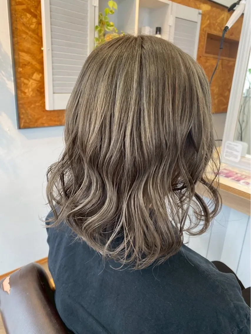 カラー ヘアカラー Suah カクイニチカ🪄🤍のヘアスタイル