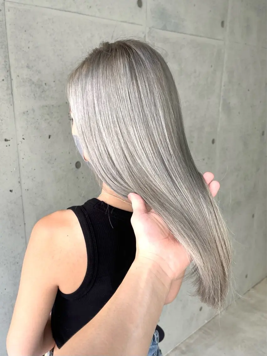 ロング カラー ベージュカラー シルバー シルバーベージュ カット ヘアカラー トリートメント ハイライト/ショート /ボブ/RYOHEIのヘアスタイル