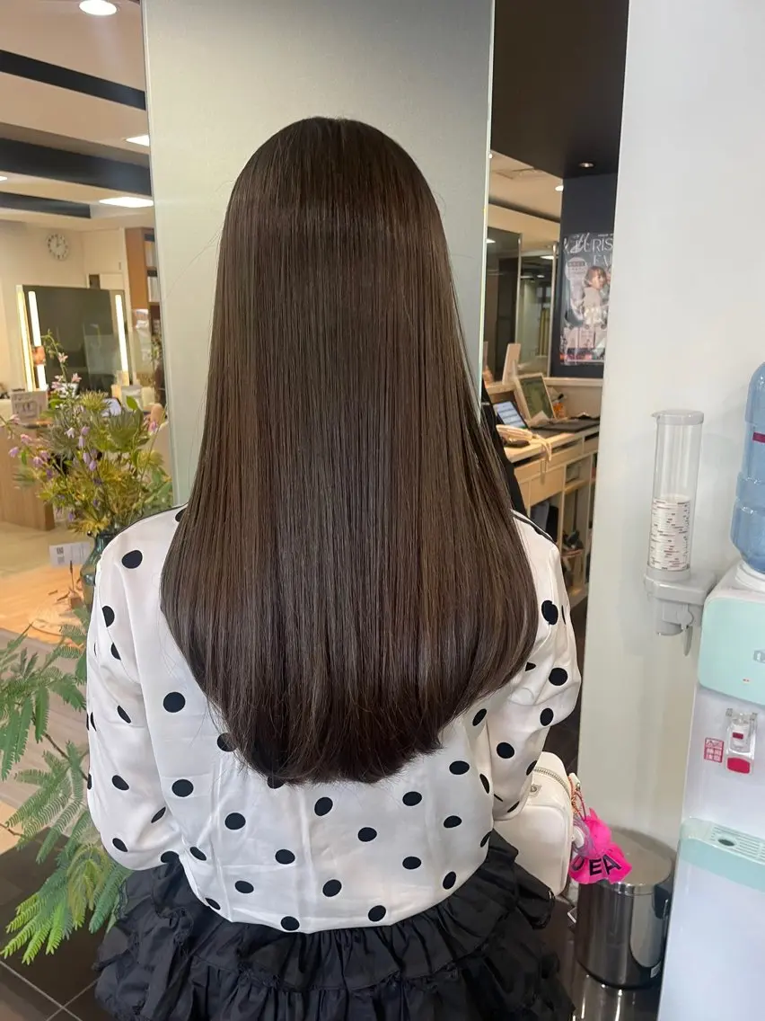 ロング カラー ブラウンカラー 透明感カラー オリーブブラウン カット ヘアカラー トリートメント ハイトーン/レイヤー 似合わせ・ユキノのヘアスタイル