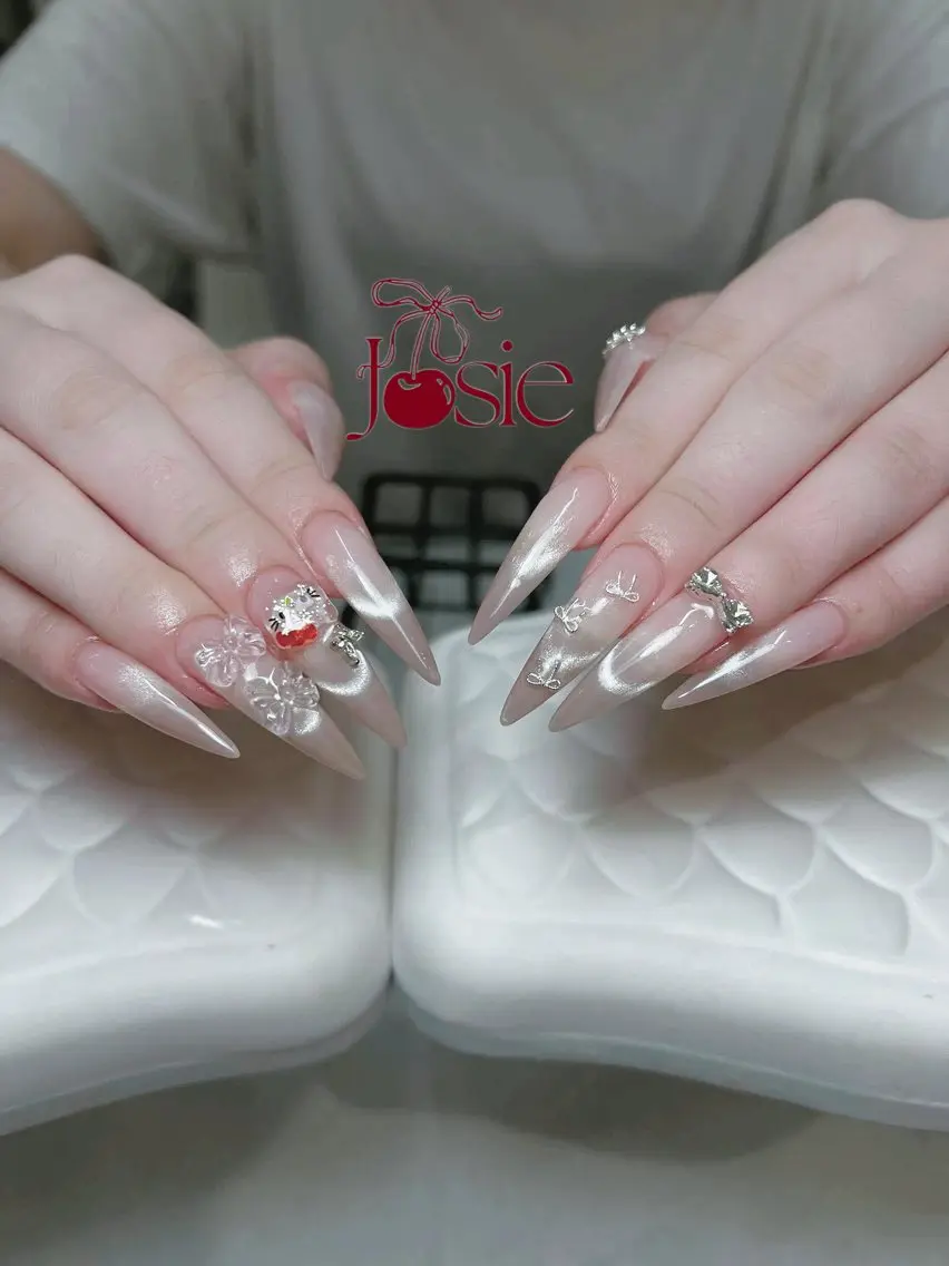 ネイル 長さ出し キラキラネイル 韓国ネイル ロングネイル ワンホンネイル ハンドネイル Josie nail salonのネイルデザイン