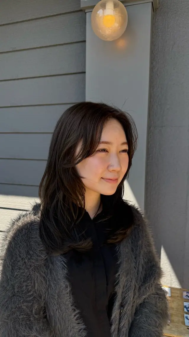 セミロング カラー オリーブカラー 顔周りカット レイヤーカット カット ヘアカラー 暖色カラー/髪質改善 /レイヤーカット/翠のヘアスタイル