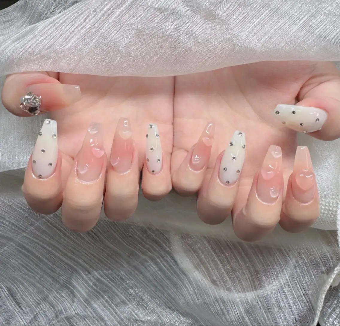 ネイル フレンチネイル ジェルネイル ガラスフレンチ ハロウィン ハート ハンドネイル H.baby Nail Salonのネイルデザイン