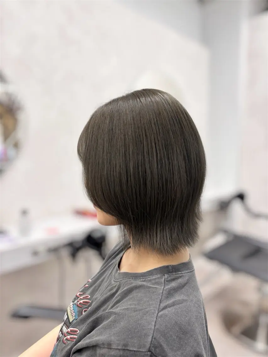 ショート カラー グレージュ オリーブグレージュ オリーブグレー ヘアカラー ‪🔆‬ハイトーン ‪🔆‬AYAKAのヘアスタイル