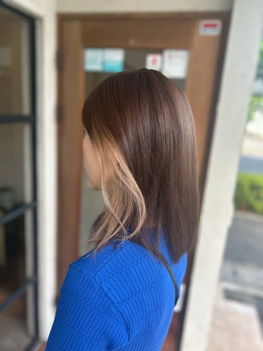 セミロング カラー ブラウンカラー イヤリングカラー カット ヘアカラー 井上 花音のヘアスタイル