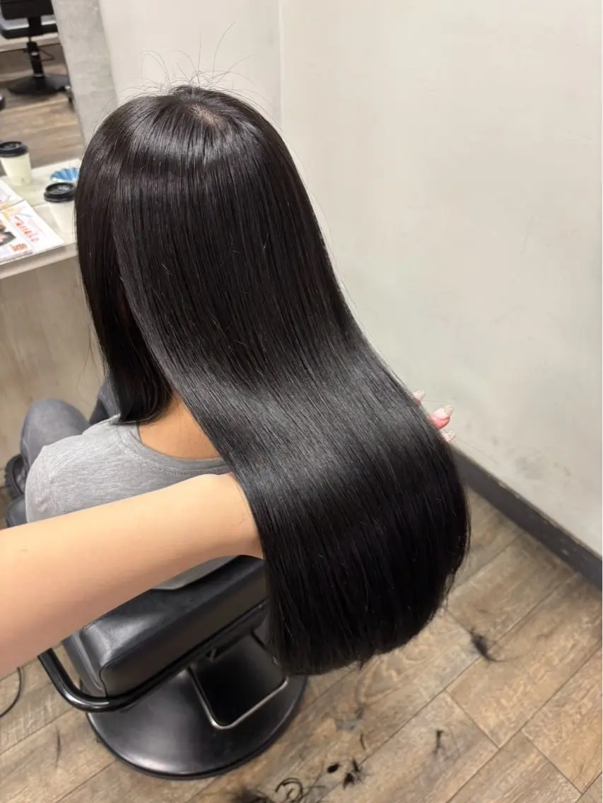 ロング カラー 黒髪 ブルーカラー ブルーブラック Rena/韓国 /ワンホンヘアのヘアスタイル