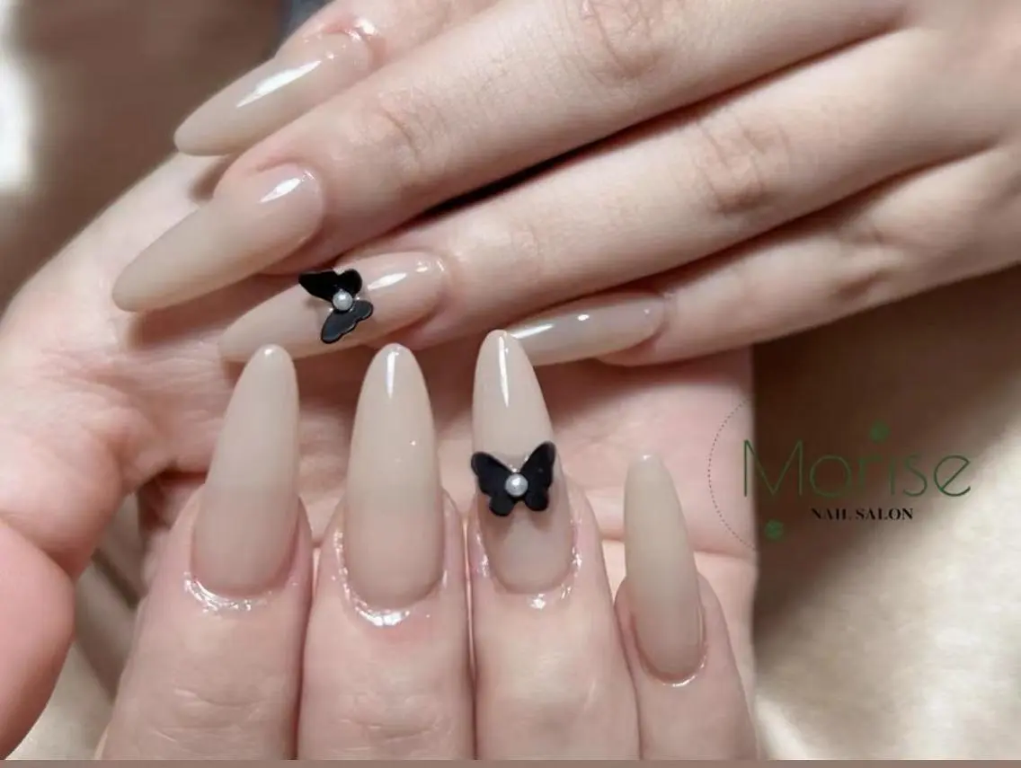 ネイル フレンチネイル ジェルネイル ガラスフレンチ 韓国ネイル マグネットネイル ハンドネイル ハンドケア The Nail & Eye Lashのネイルデザイン
