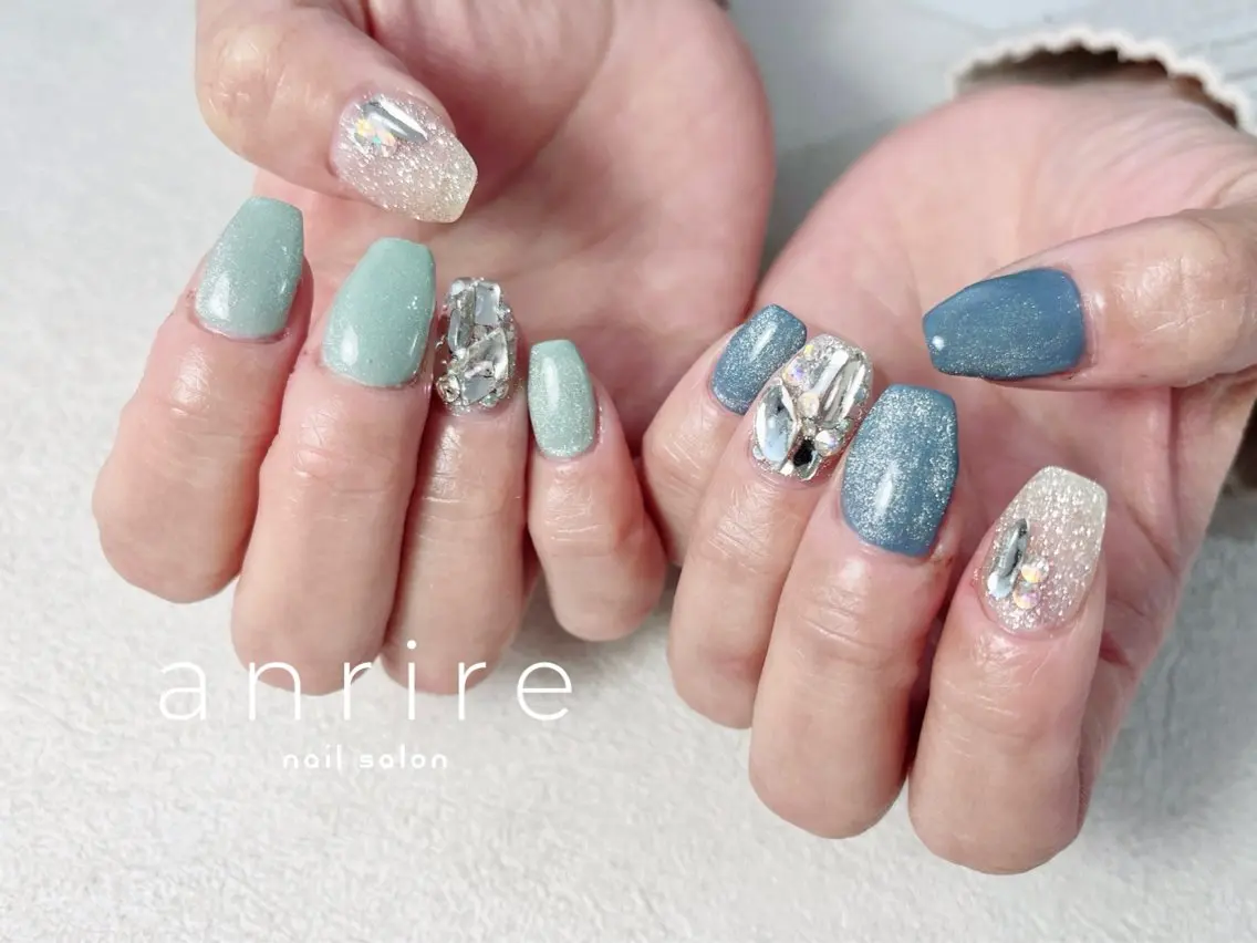 ネイル ブルー フラッシュネイル ジェルネイル グリーン キラキラネイル nailsalon anrireのネイルデザイン