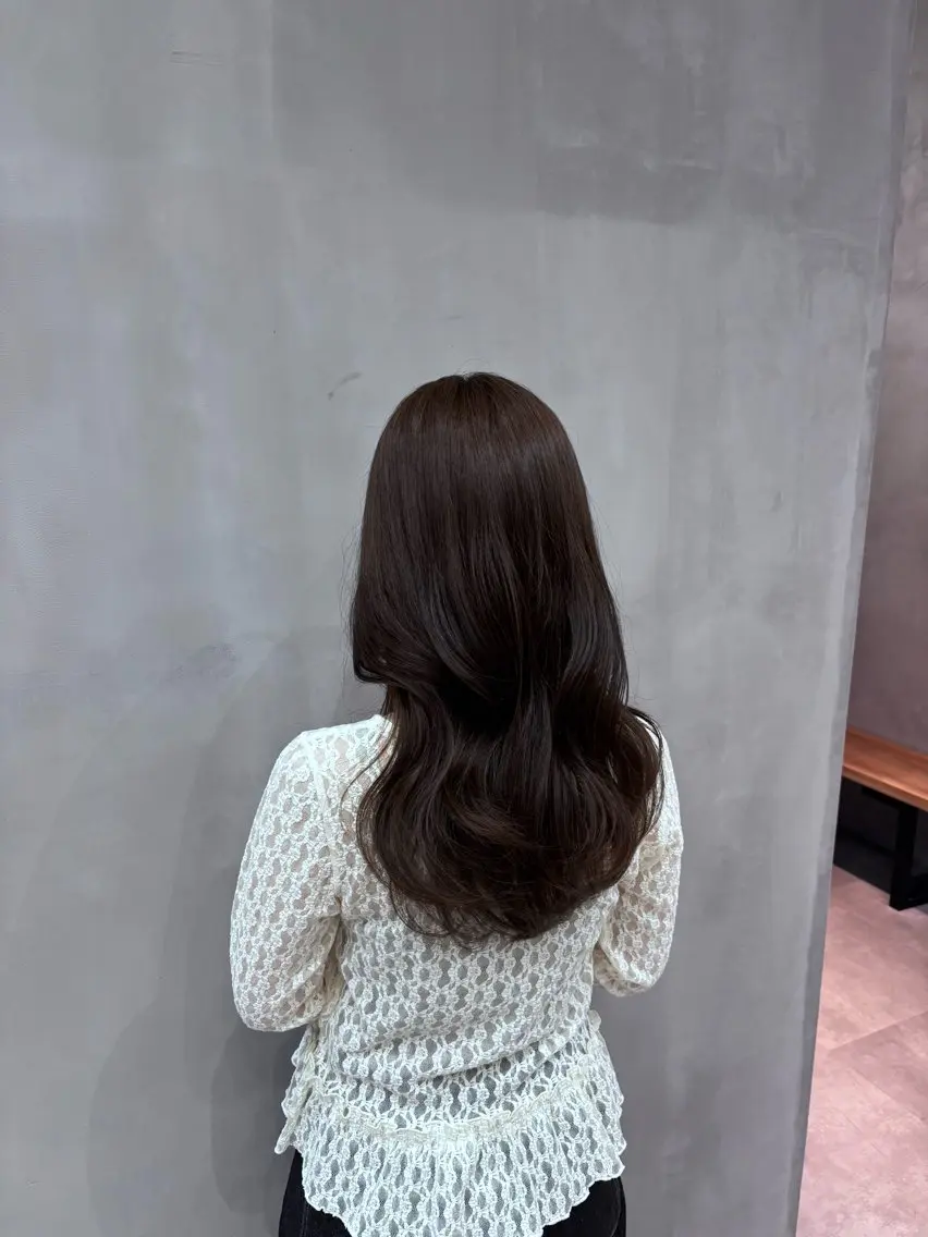 ロング カラー ブラウンカラー オリーブブラウン レイヤーカット カット ヘアカラー トリートメント 片平 帆香のヘアスタイル