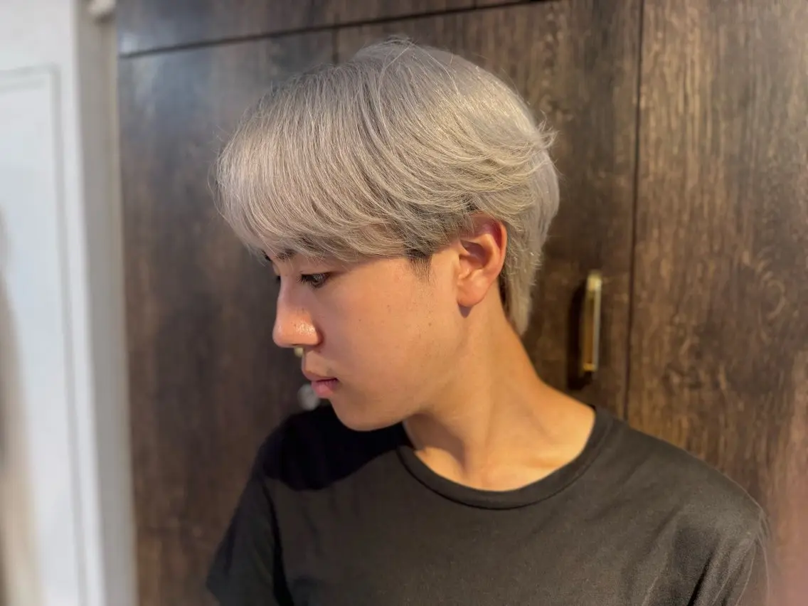 ショート カラー メンズ ヘアカラー トリートメント ブリーチ/髪質改善 店長 板垣智大のヘアスタイル