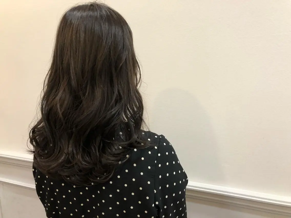 セミロング カラー アッシュ ひろせ かなのヘアスタイル