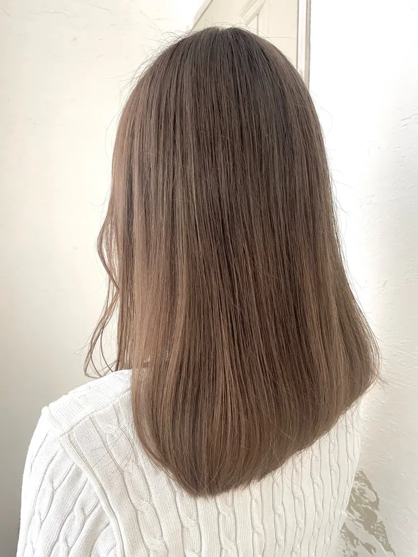 セミロング カラー ベージュカラー ハイトーンカラー ハイトーンベージュ fio マナミのヘアスタイル