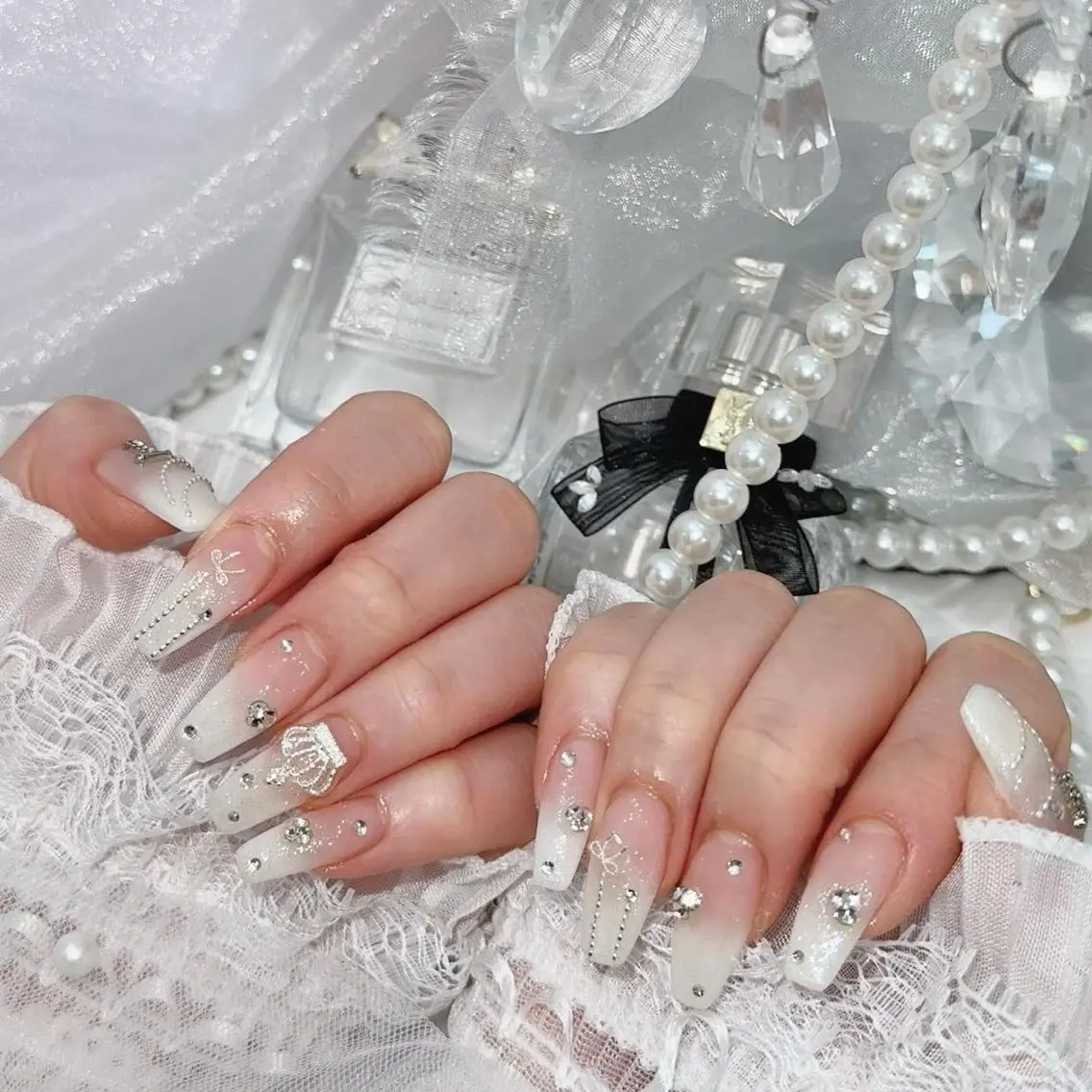 ネイル キラキラネイル 韓国ネイル ロングネイル ワンホンネイル ハンドネイル Josie nail salonのネイルデザイン