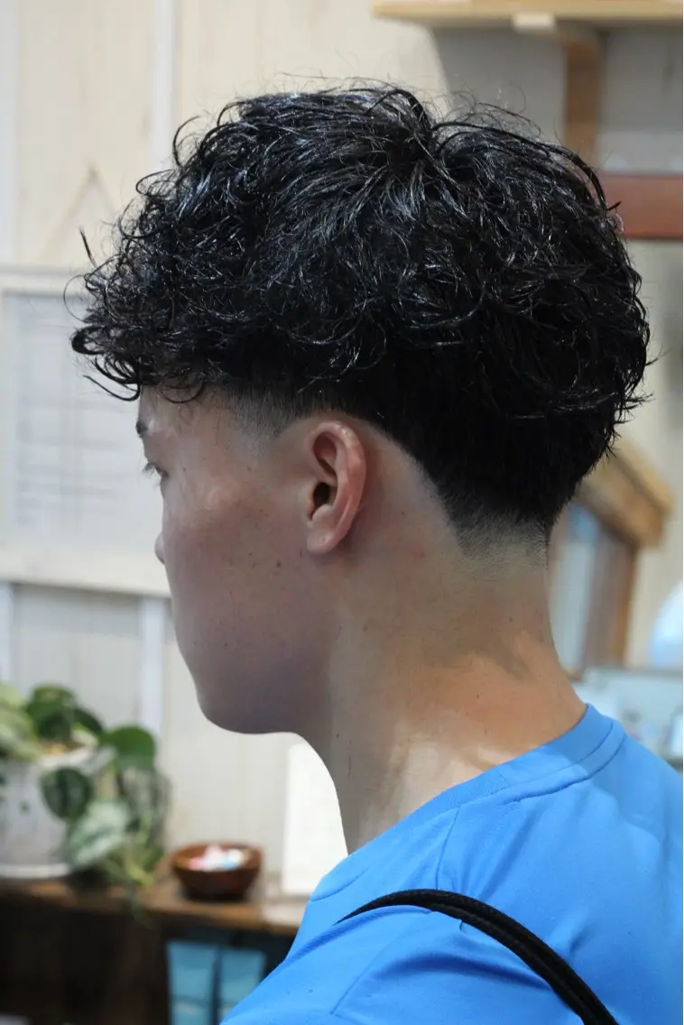 メンズ カット 俊フェードカットレ ディースモデル募集のヘアスタイル