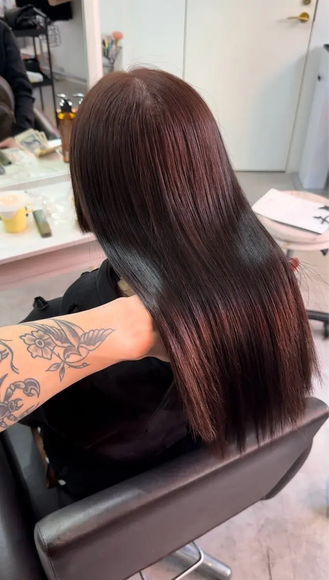 ロング カット ヘアカラー 縮毛矯正 トリートメント 奥本 侑 髪質改善、ツヤ髪のヘアスタイル