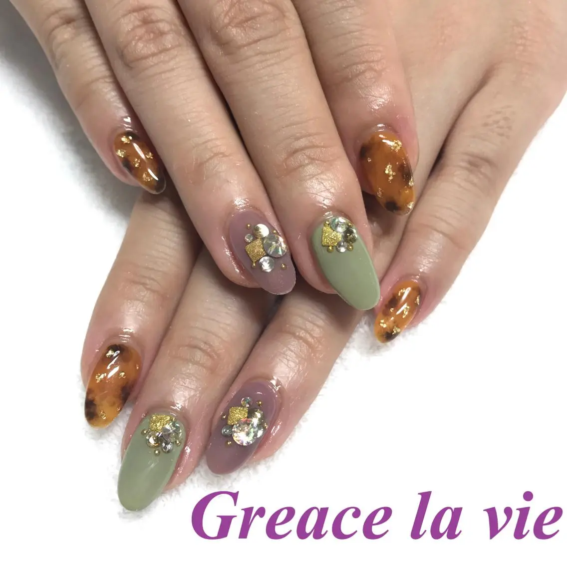 ロング カラー パーマ ヘアアレンジ キッズ ネイル マツエク・マツパ べっ甲ネイル Greace  la vieのネイルデザイン