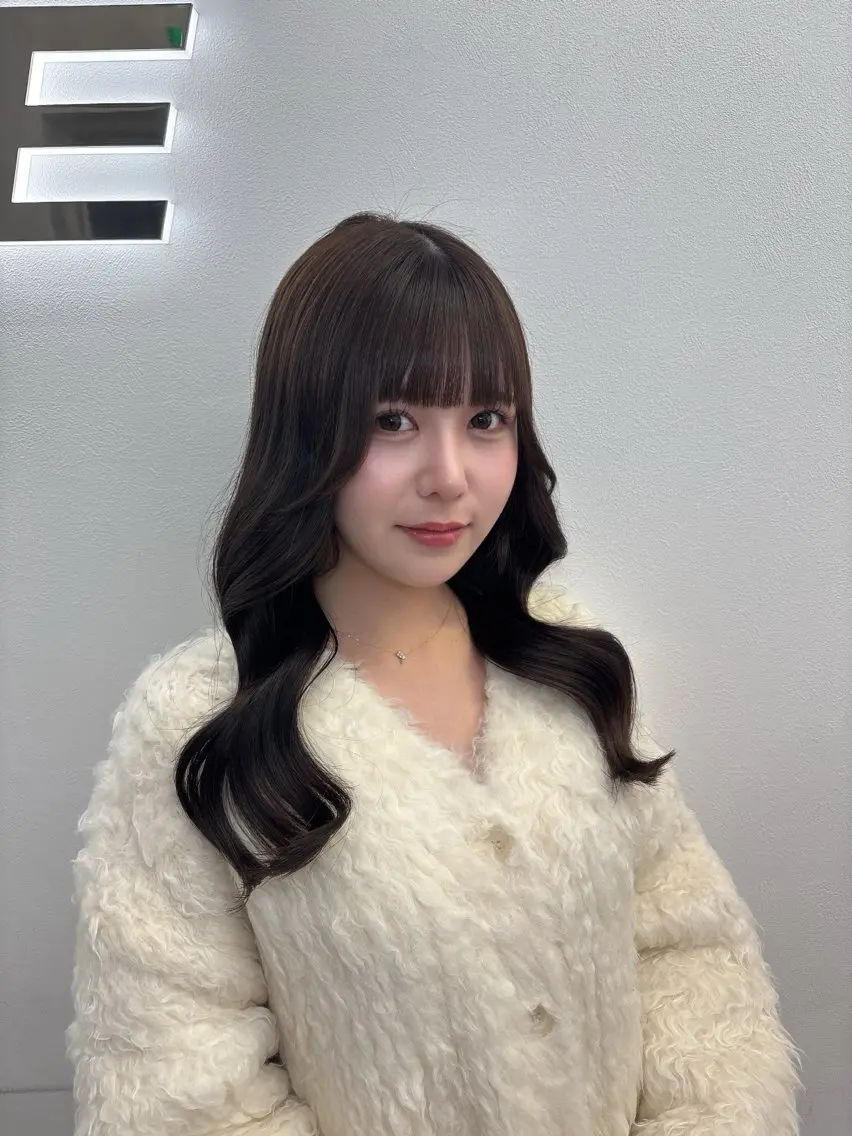 U24似合わせカット💓➕ワンカラー➕【話題のLOA】外部補修トリートメント(ウォータートリートメント)💕➕ヘアセットの写真