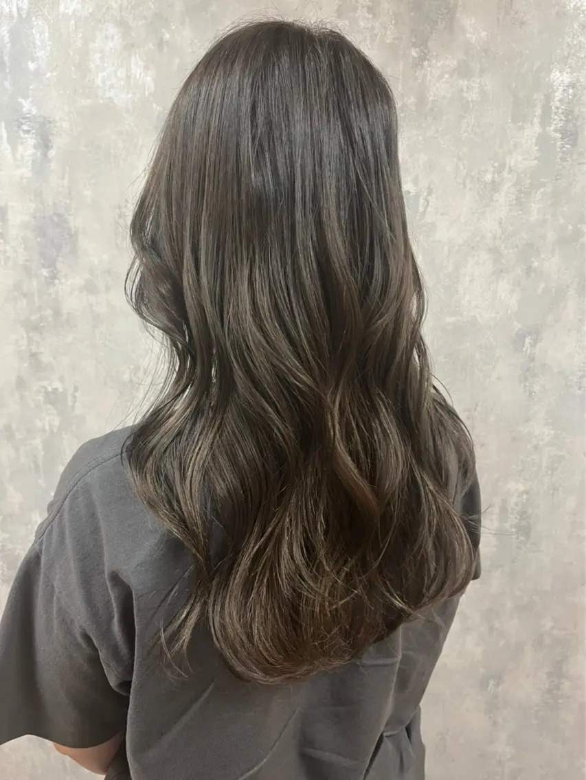 セミロング ユダイ😎 カラー🌈縮毛矯正✨のヘアスタイル