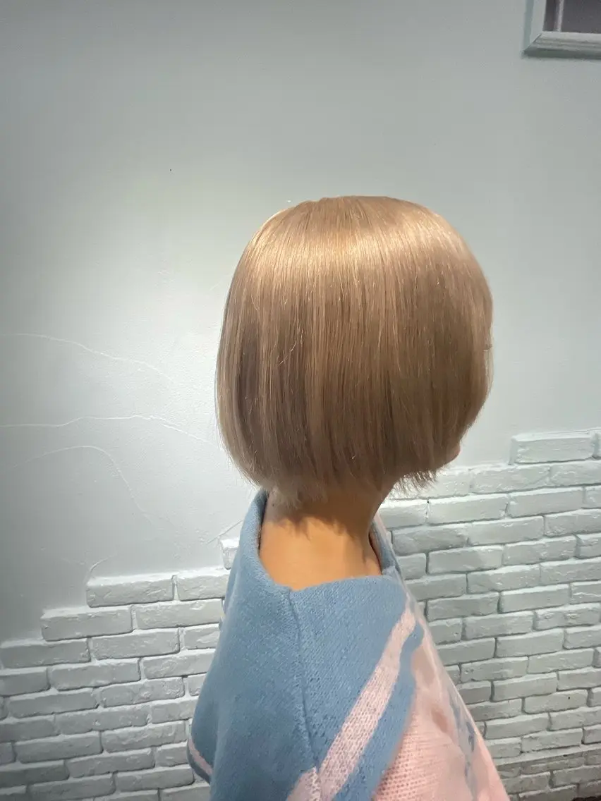 ショート カラー アッシュ アッシュグレー ベージュカラー ブリーチ ブロンド 【ときめき屋さん🎀 ハイトーン大和🎀】のヘアスタイル