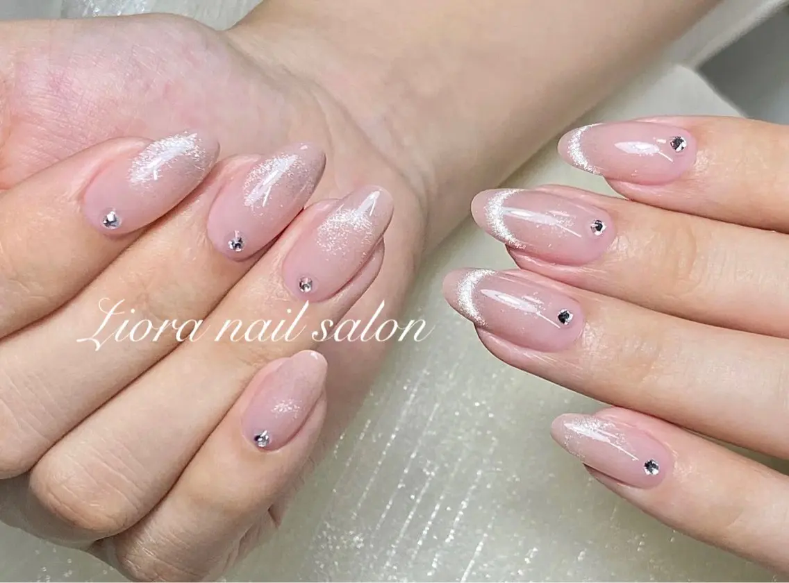 ネイル フレンチネイル ジェルネイル ガーリー グラデーション キラキラネイル ハンドネイル JUN Lioraネイルのネイルデザイン