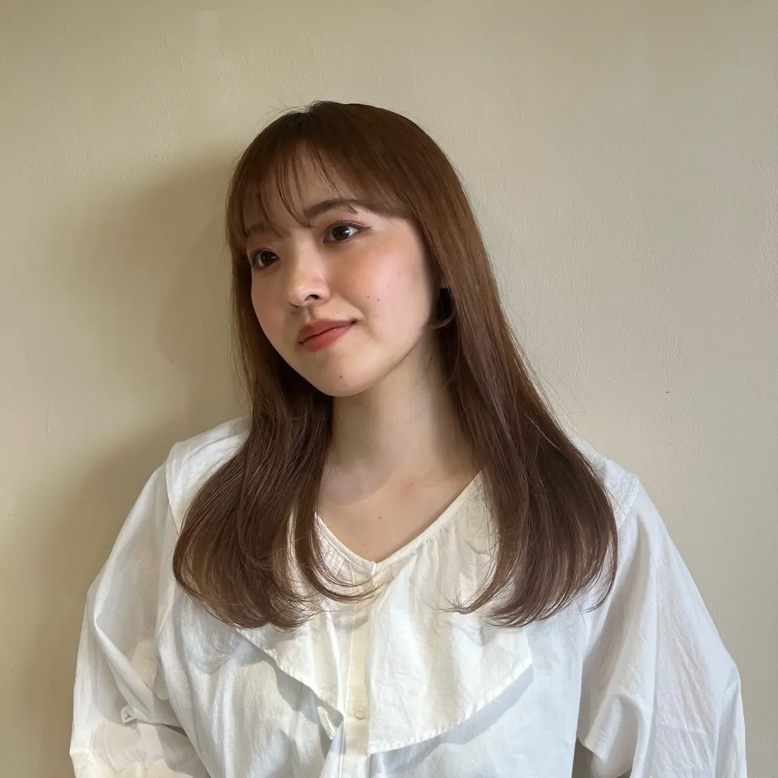 セミロング 塩川ももこ/ 自然な縮毛矯正のヘアスタイル