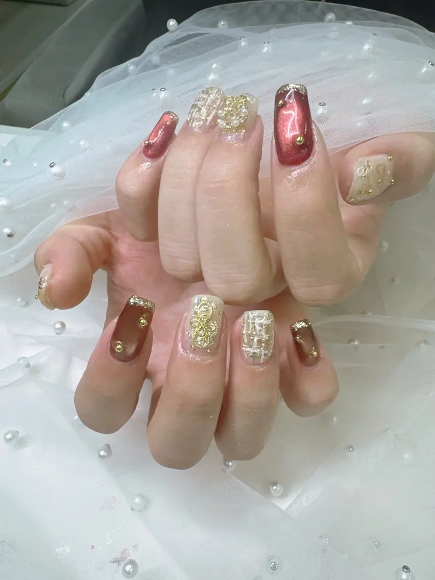 ネイル フレンチネイル ジェルネイル ガラスフレンチ キラキラネイル ワンカラーネイル ハンドネイル Queeens nailのネイルデザイン