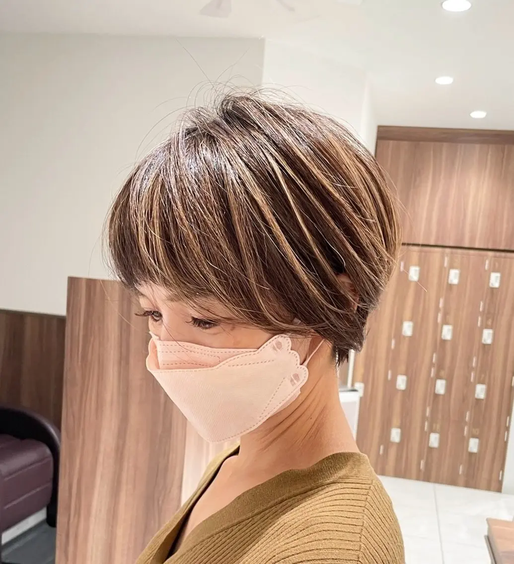 ショート カラー バレイヤージュ ハイライトカラー ハイライト レイヤーカット ヘアカラー 🇰🇷韓国ヘア★ 副店長.쿠리타⭐︎のヘアスタイル