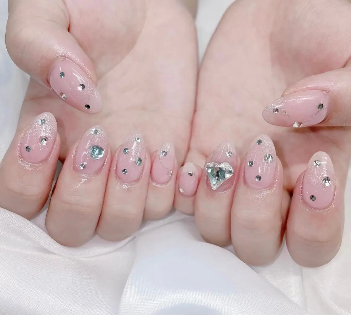 ネイル 長さ出し 持ち込み ストーンネイル ネイルチップ ハンドネイル ISA_ BELLAのネイルデザイン