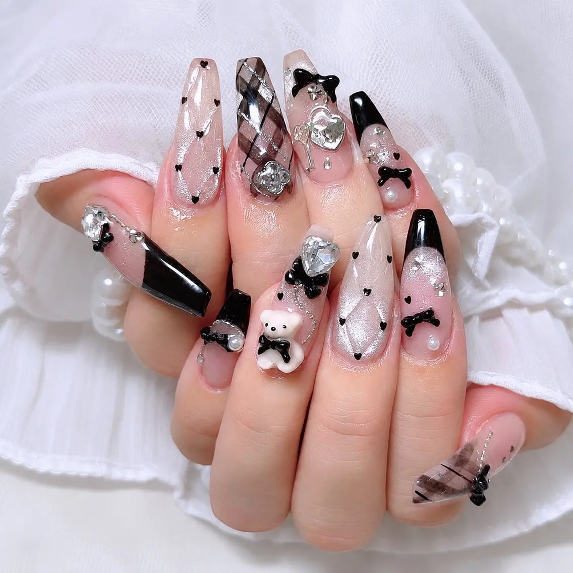 ネイル キラキラネイル ピンク ワンホンネイル ハンドネイル AUREA Nail 心斎橋店のネイルデザイン